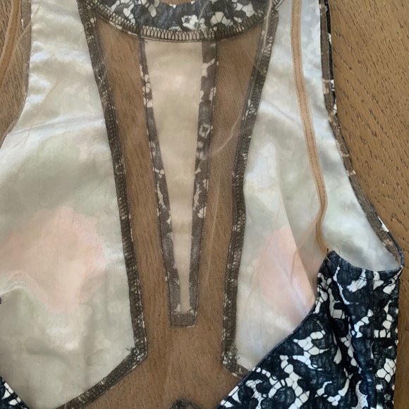 LF Floral SheervBodysuit - Picture 6 of 15